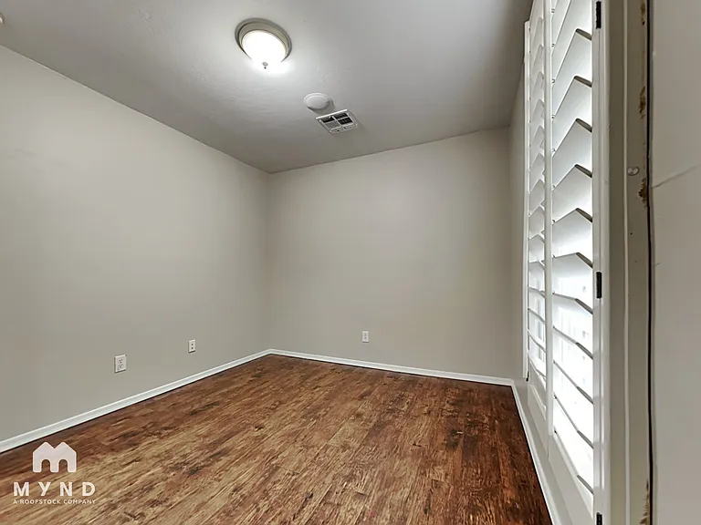 5733 S 21st Pl — Photo 14