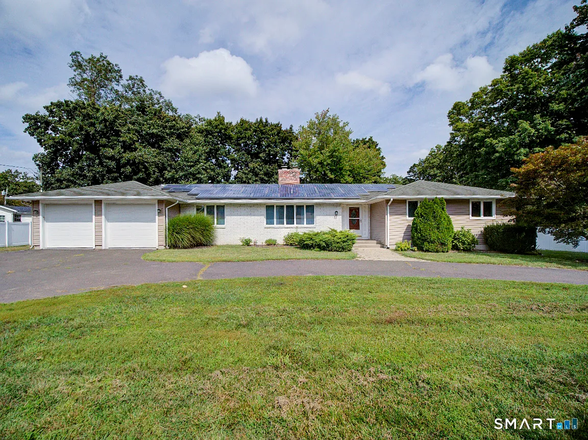 4 bed, 2.5 bath, 2171 sqft, $4,000 — Photo 2
