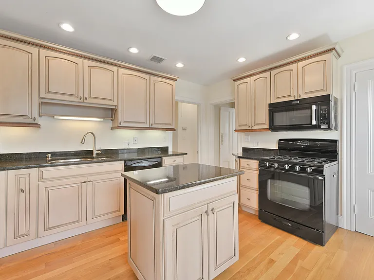 14 Westover St #2 — Photo 2