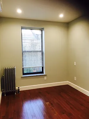 Rented by Halvatzis Realty | media 18