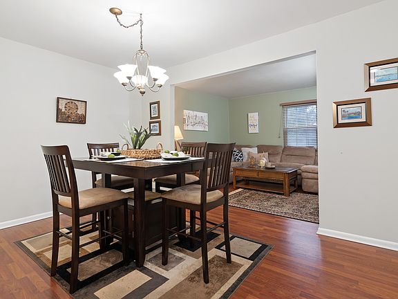 3rd image of 406 Parkwood Dr
