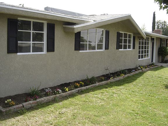 Front Flowbed