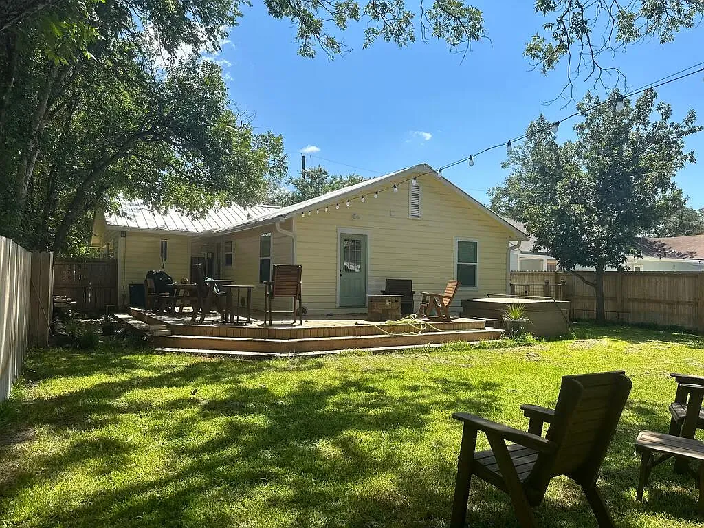 3 bed, 1.0 bath, 1286 sqft, $2,550 — Photo 3