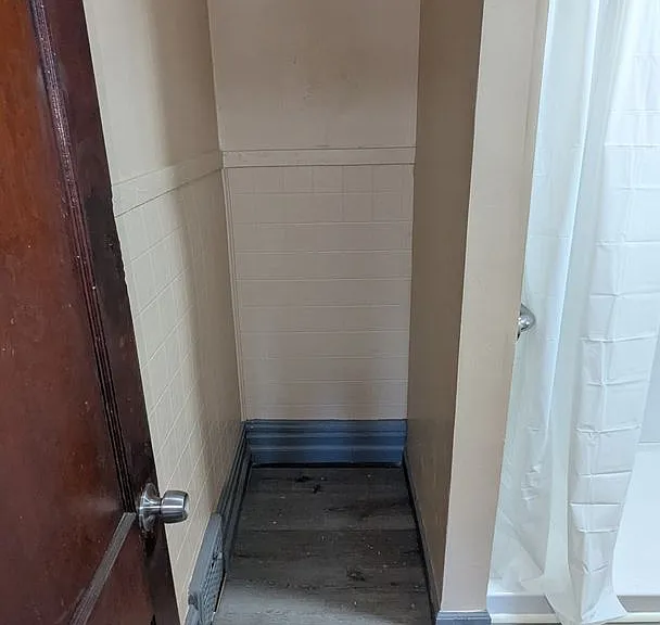 443 W Thornton St — Photo 32