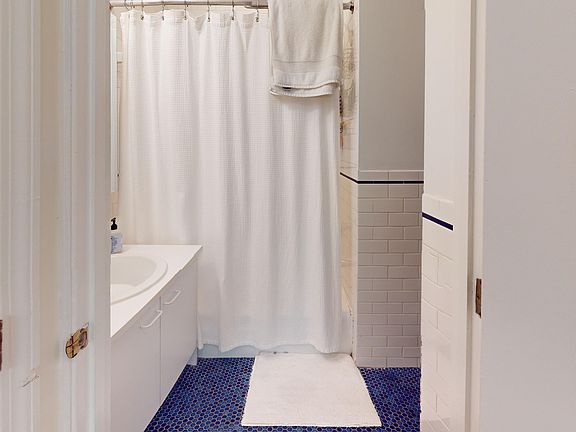 4th image of 105 Sullivan St APT 1B