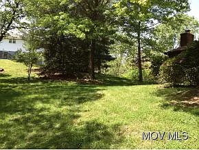 1610 Woodland Dr photo 1