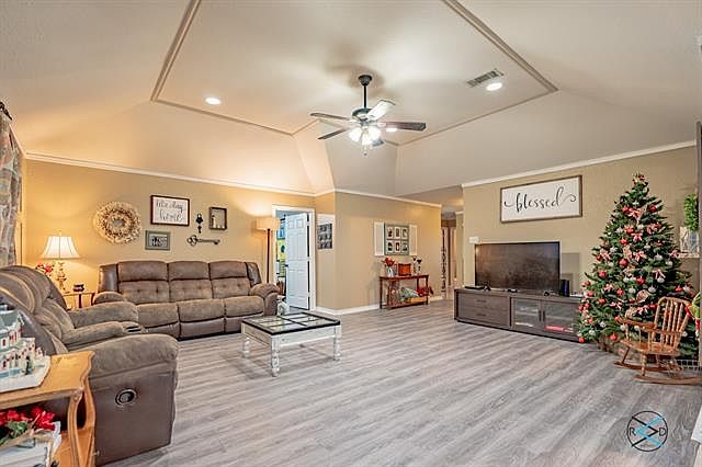 1st image of 441 Admiral Dr
