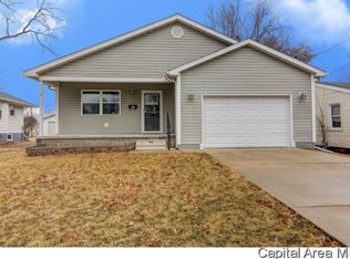 819 W Rich St, Taylorville, IL 62568
