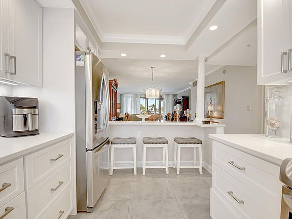 4th image of 3224 S Ocean Boulevard #214