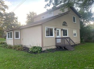 3480 S Woodland Dr, Highland, MI 48356