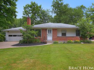 1156 Meadowlane Dr SE, Kentwood, MI 49508