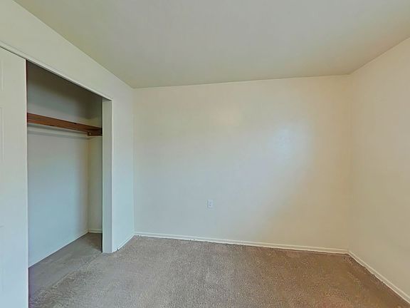 4th image of 960 NW Cleveland Ave #5