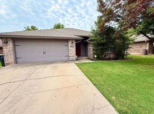 2808 E Lake Dr, Norman, OK 73071