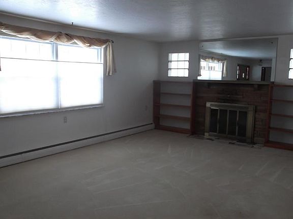 5th image of 914 Delfield Dr