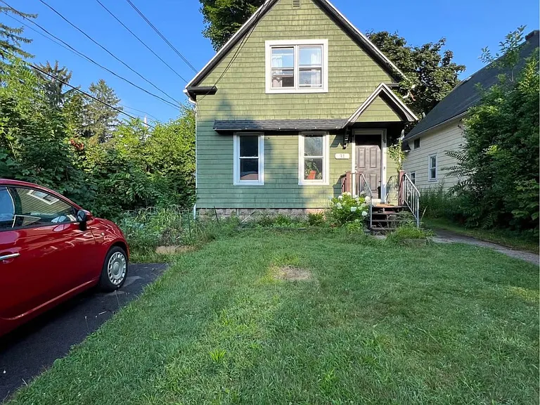 31 Clark St — Photo 2