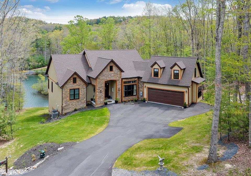 1st image of 373 Hawks Chase Ln