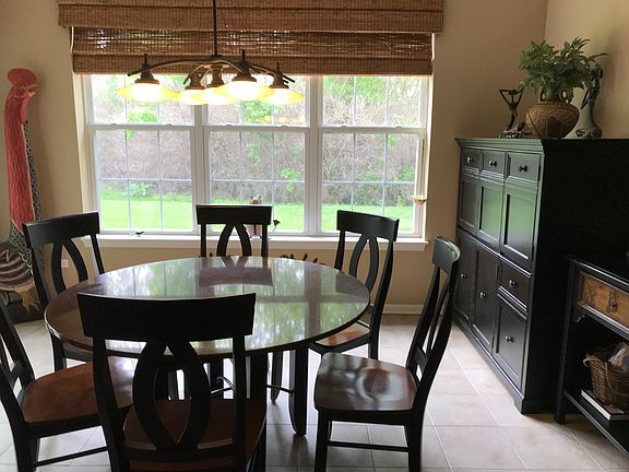 Kitchen dining area
