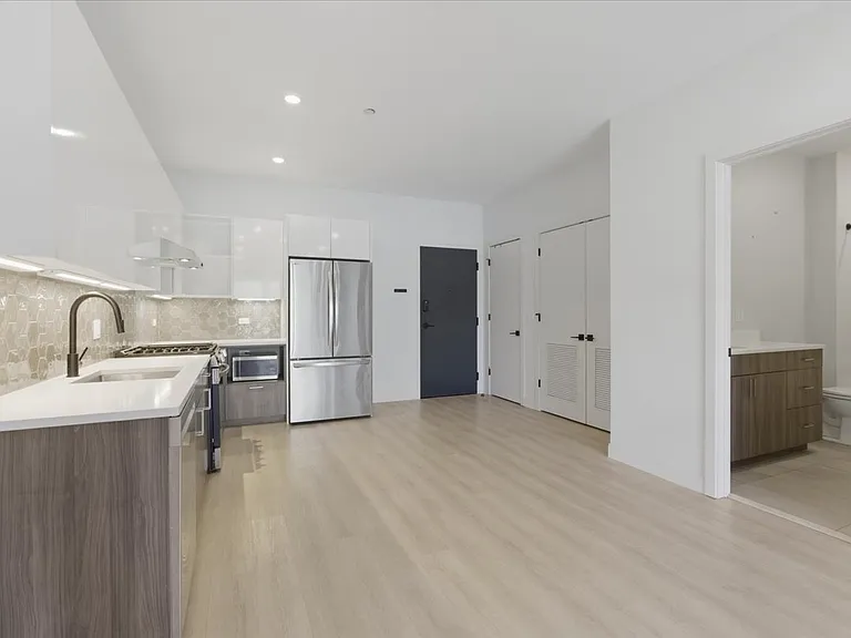 948 W Sunnyside Ave #201 — Photo 6