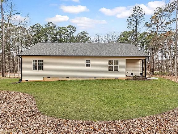 3rd image of 105 Oak Ridge Rd