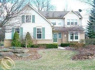 2026 Devonshire Dr, Wixom, MI 48393