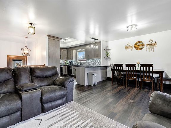 3rd image of 13 Wilkinson Dr