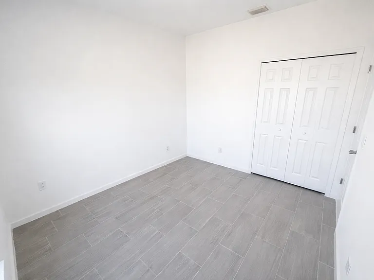 1248 Hillcrest St E — Photo 13