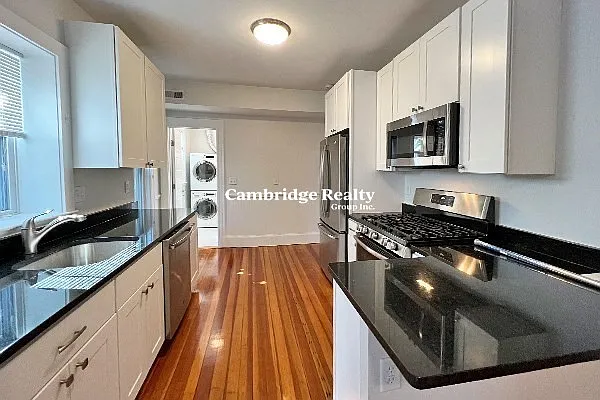 17 Ashland St #2T — Photo 4