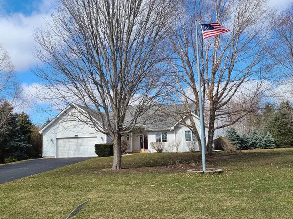 9532 E Marquand Dr, Rochelle, IL 61068