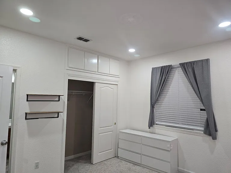 4227 S Fontana St — Photo 8