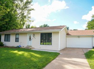 521 Blackearth Ct, Florissant, MO 63031