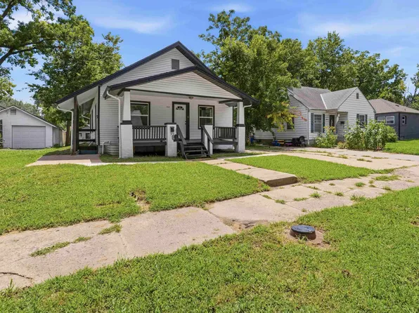 1523 Pierre St, Manhattan, KS 66502