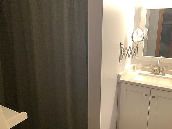 1st floor full bathroom 