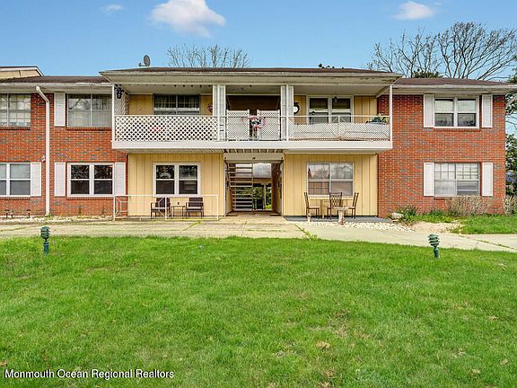 3rd image of 20C Buckingham Dr #1003