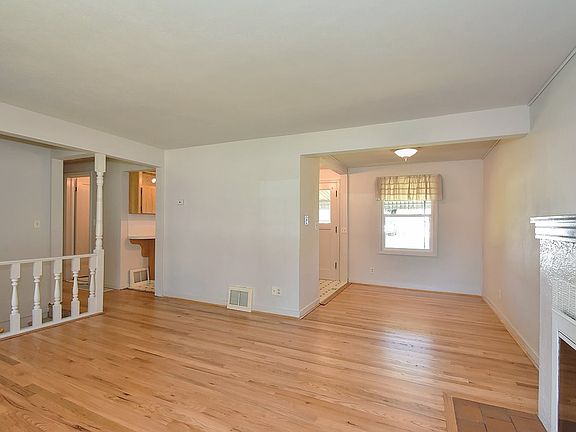 4th image of 2722 W Queen Ave