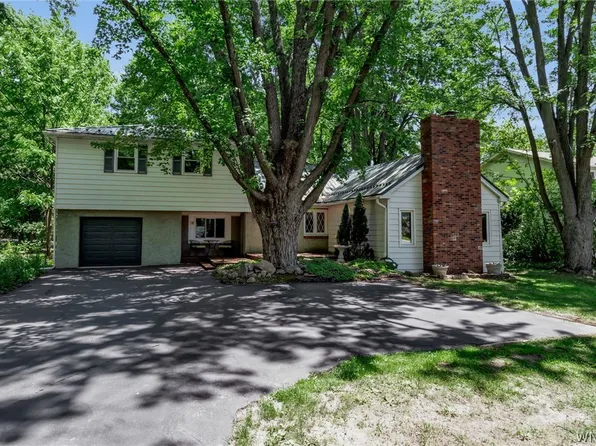 1715 Hopkins Rd, Getzville, NY 14068