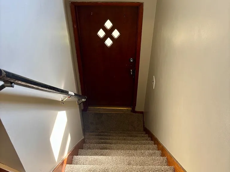 1030 Lawrence Ave — Photo 3