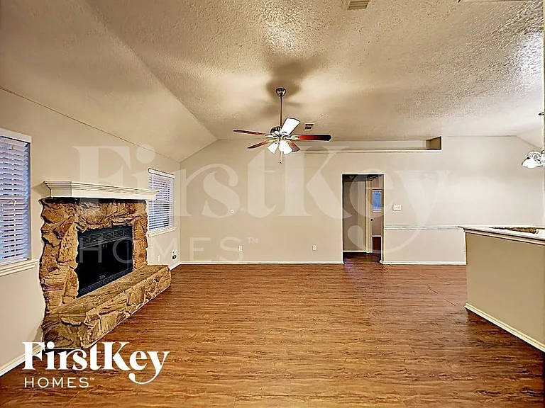 22914 Sherioaks Ln — Photo 2