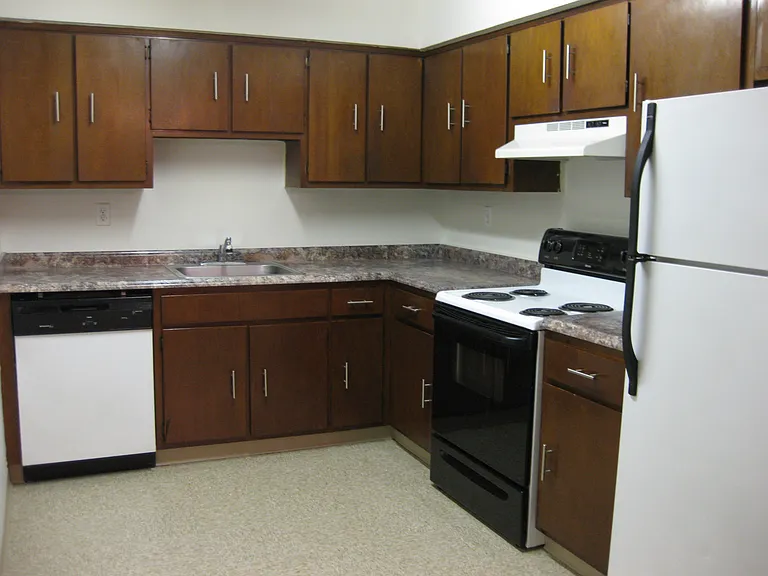8 Leighton Ave — Photo 4