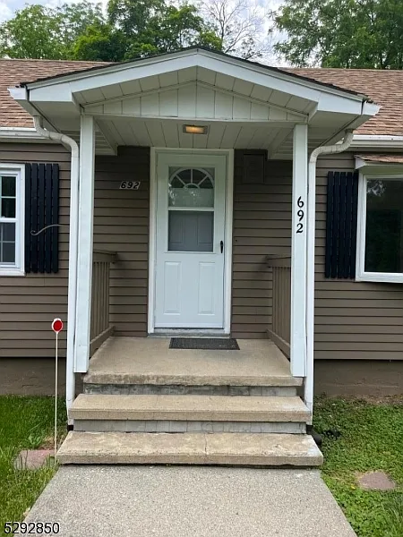 3 bed, 3.0 bath, $2,850 — Photo 2