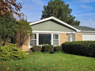 3816 Rugen Rd, Glenview, IL 60025