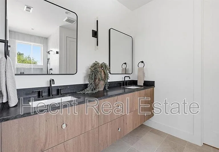 502 Normandy St #1 — Photo 11