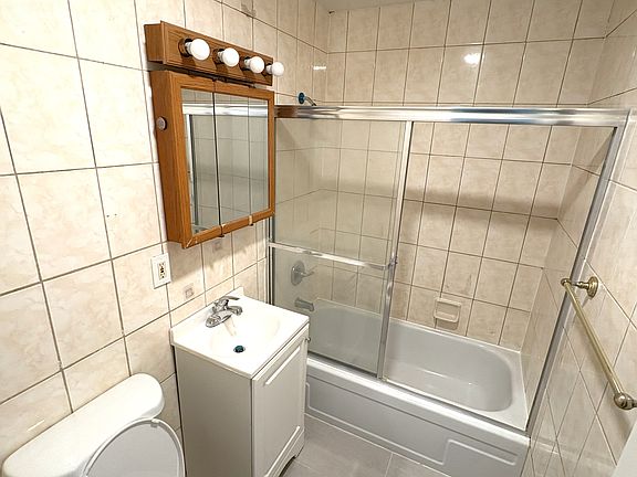 5th image of 73 Lausanne Ave APT 3