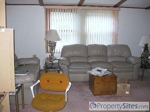 4th image of 108 Village Cir W
