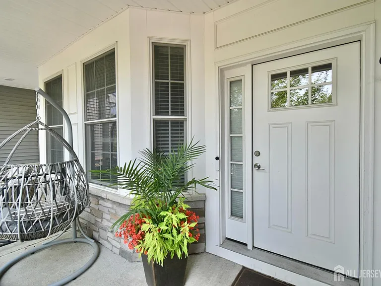 61 McCormick Ave S — Photo 3