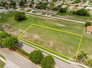 1224 Country Club Blvd, Cape Coral, FL 33990