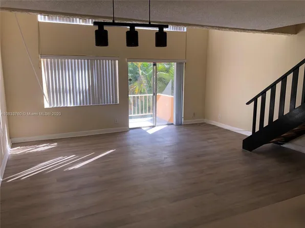 18101 NW 68th Ave APT E207, Hialeah, FL 33015