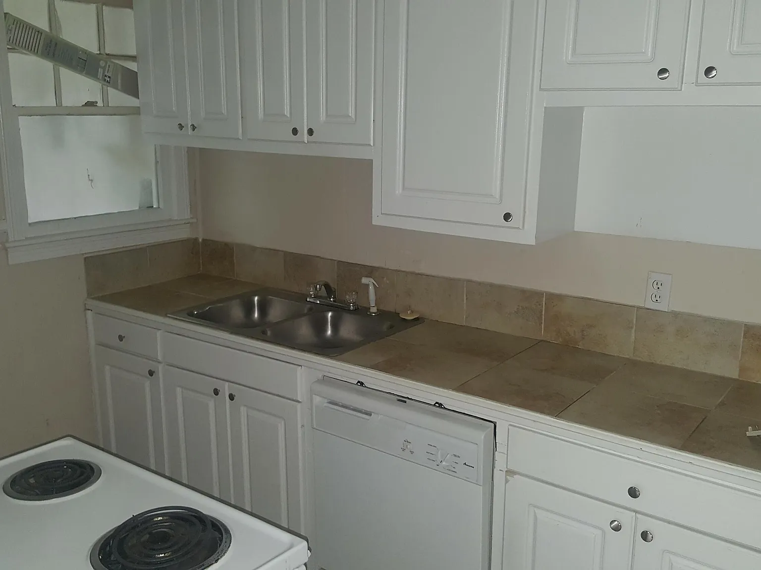 2 bed, 1.0 bath, 1120 sqft, $1,200 — Photo 2