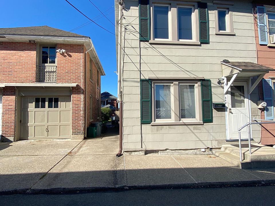 Front of house w/ detached garage and parking space