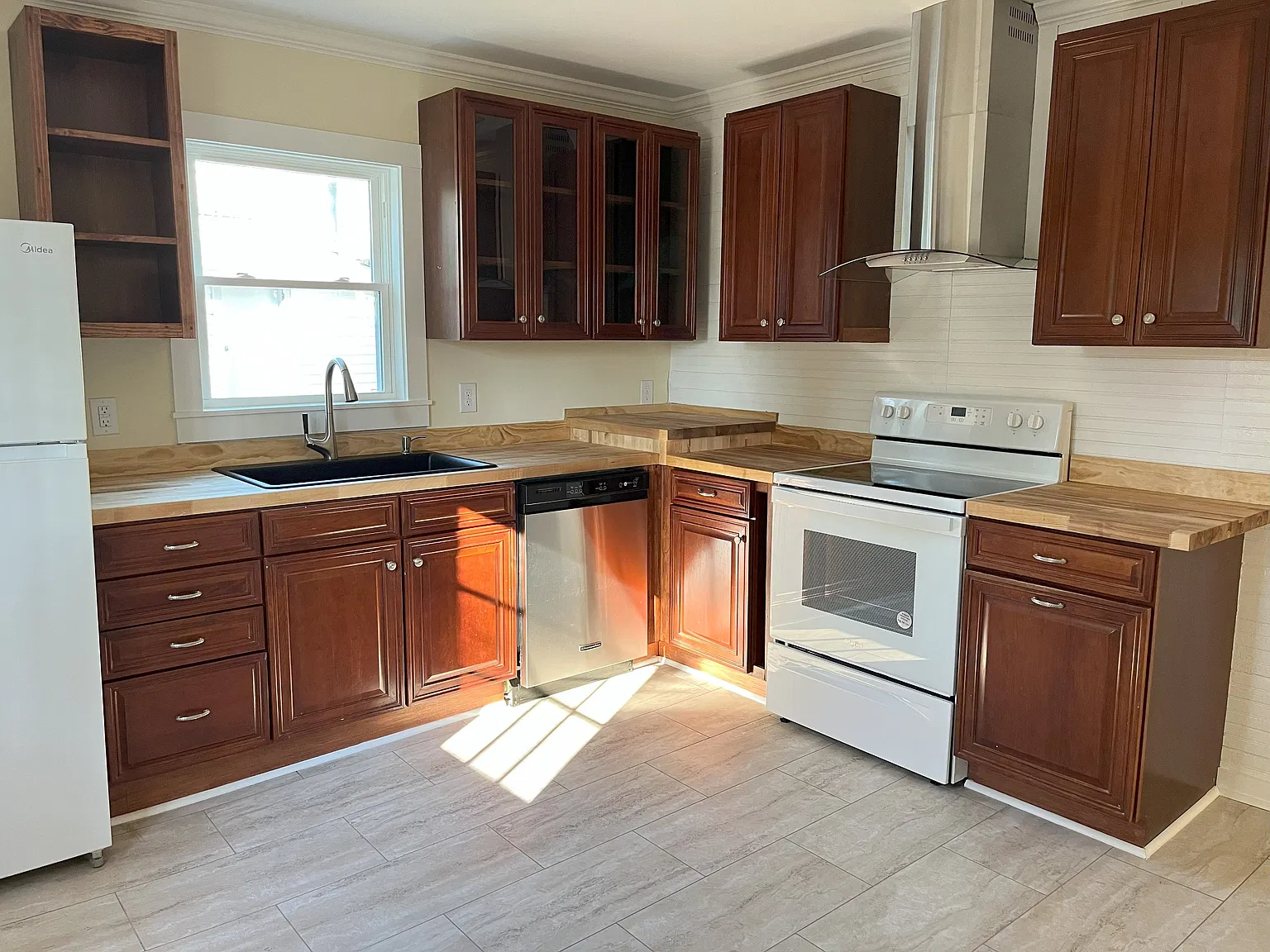 2 bed, 1000 sqft, $1,350 — Photo 3