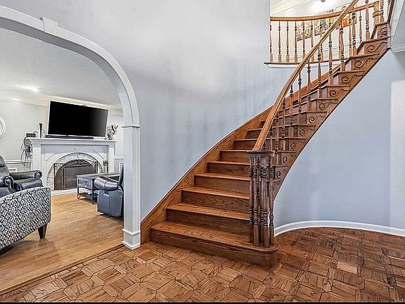 4th image of 1404 Lexington Dr